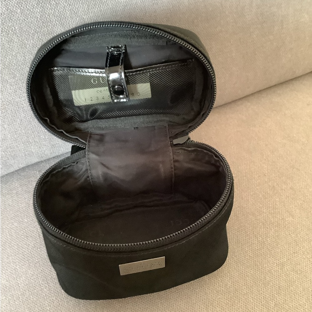 Super cute GUCCI vanity/cosmetic bag 💄🕶️🪒 - Picture 8 of 12
